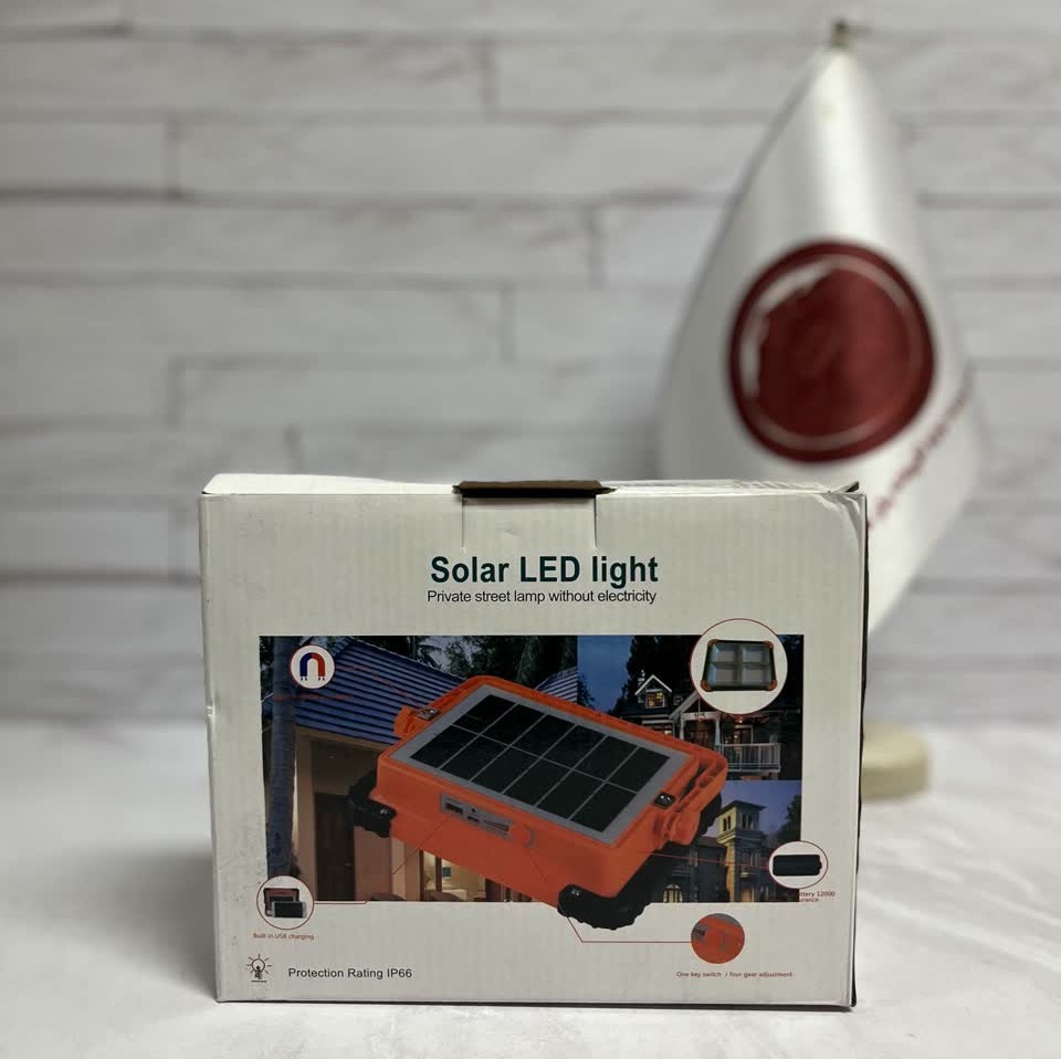 چراغ سولار پروژکتوری
