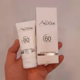 کرم ضد آفتاب SPF60 مدیسان مناسب آقایان 50 میلی لیتر بی رنگ