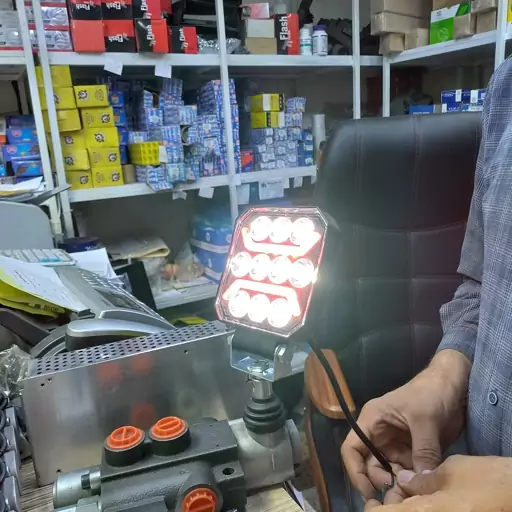 پروژکتور لبخندی LED خارجی پشت فلزی مناسب ادوات تراکتور و ماشین راهداری