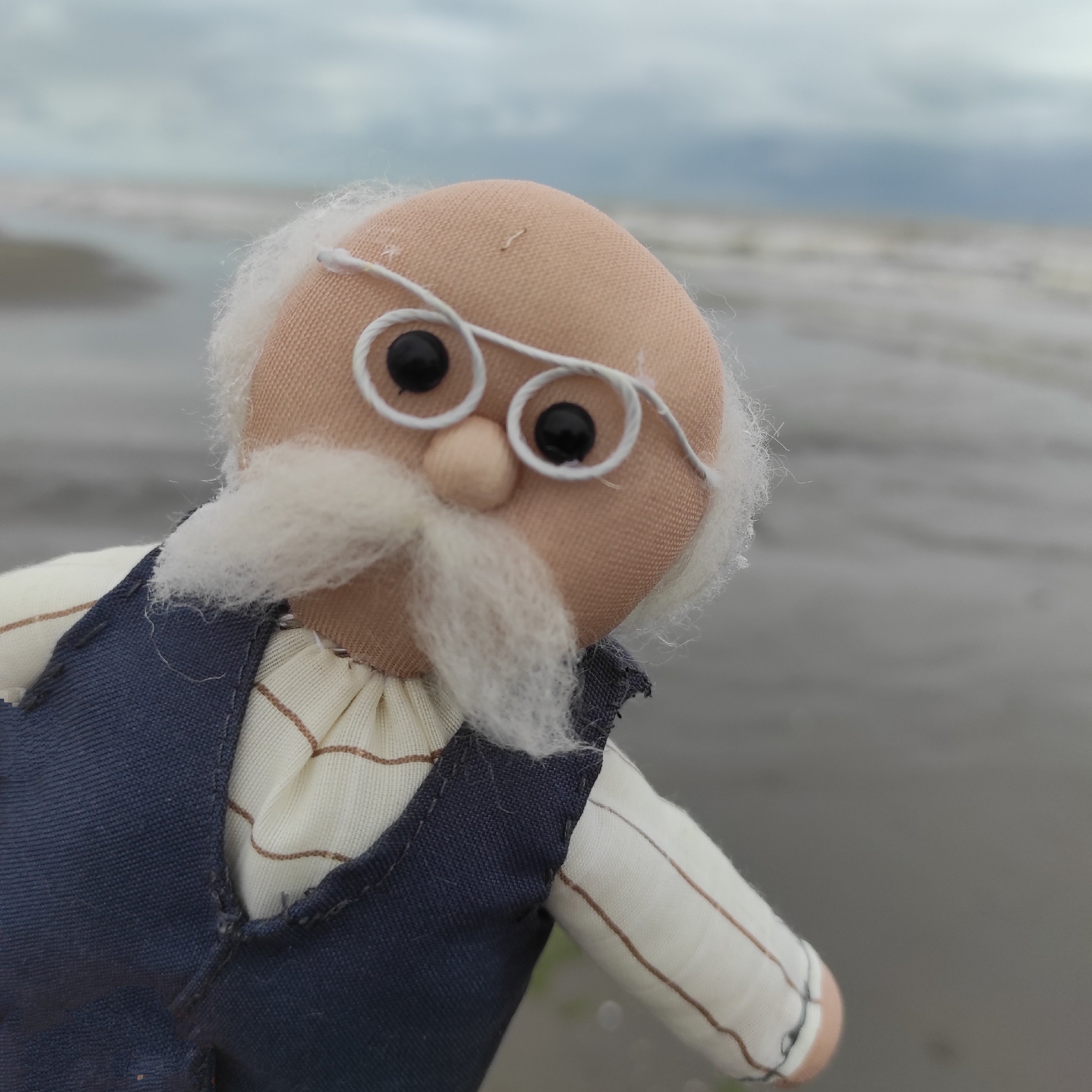 عروسک اقا جون 