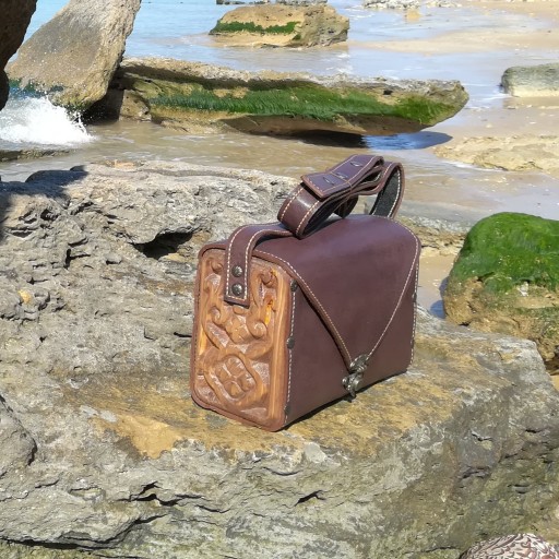 کیف چرم با طبله چوبی حکاکی