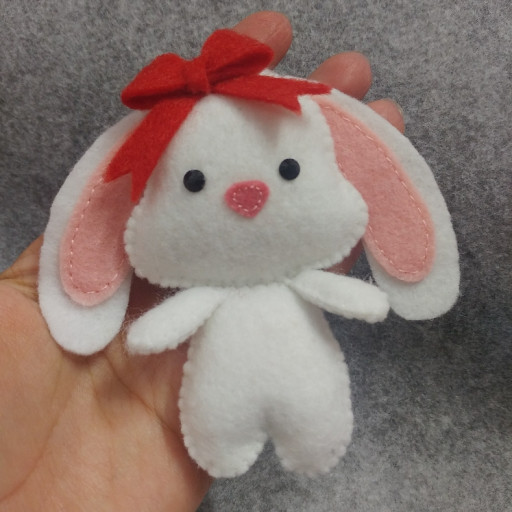 خرگوش با پاپیون قرمز