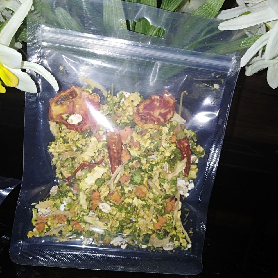 سوپ سبزیجات با قارچ و مرغ
 (100گرم)