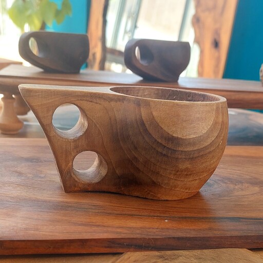 لیوان چوبی کوکسای دست ساز با چوب گردو و پوشش روغن ارگانیک قابل شستشو