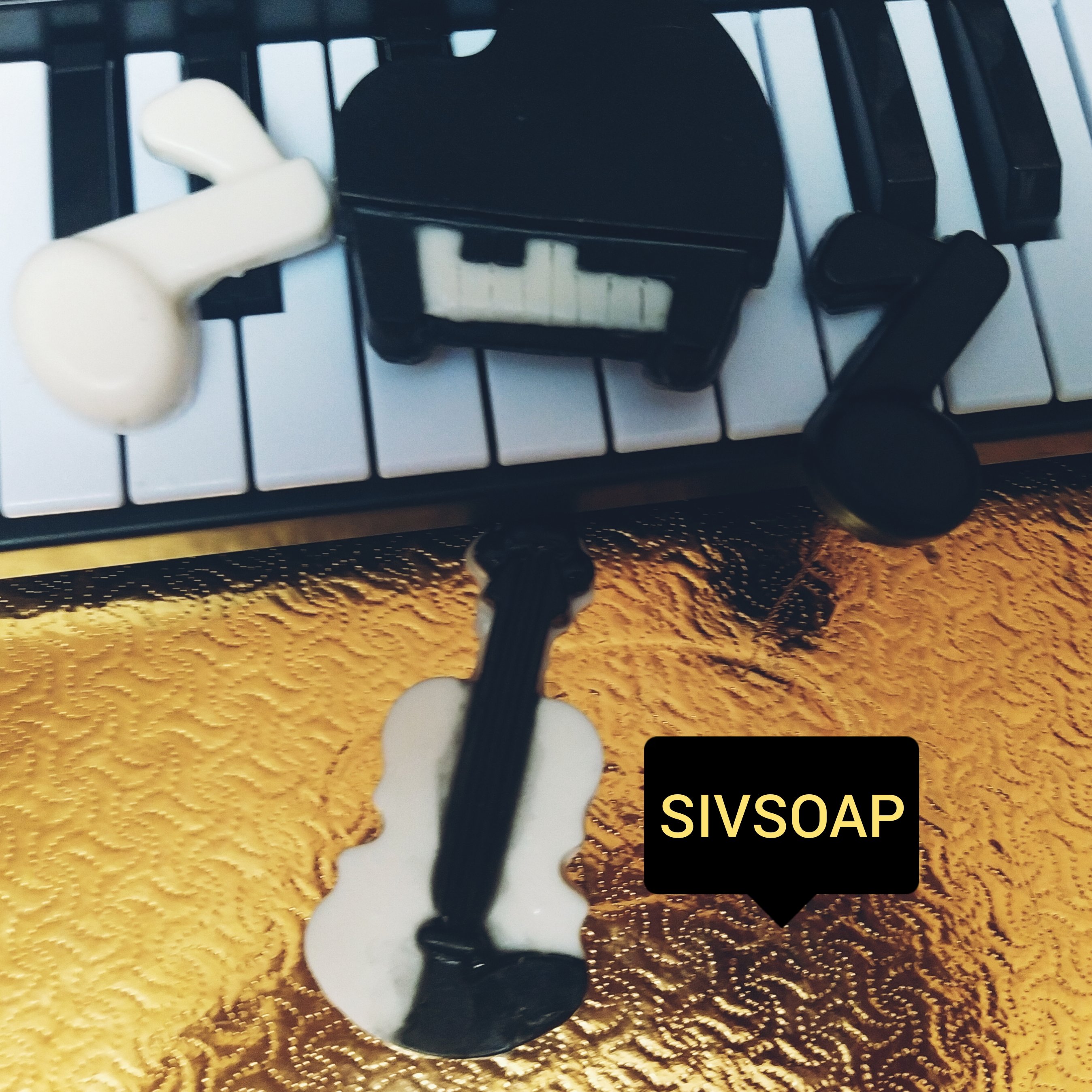 آلات موسیقی صابونی معطر و گلیسیرینه (هفت عدد از آلات موسیقی)