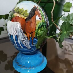 نقاشی رو تخم شترمرغ مرغ با تصویر اسب مناسب برا هدیه دادن ضد آب با رنگ های متنوع با برند داگل