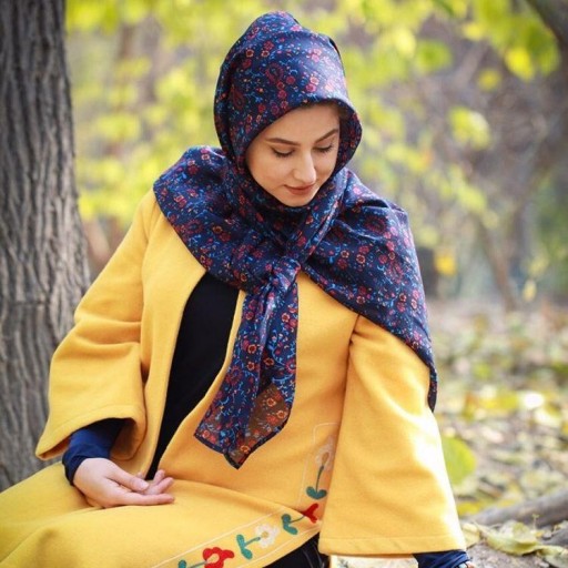 روسری زنانه نخی ( طرح باغ سرمه ای )