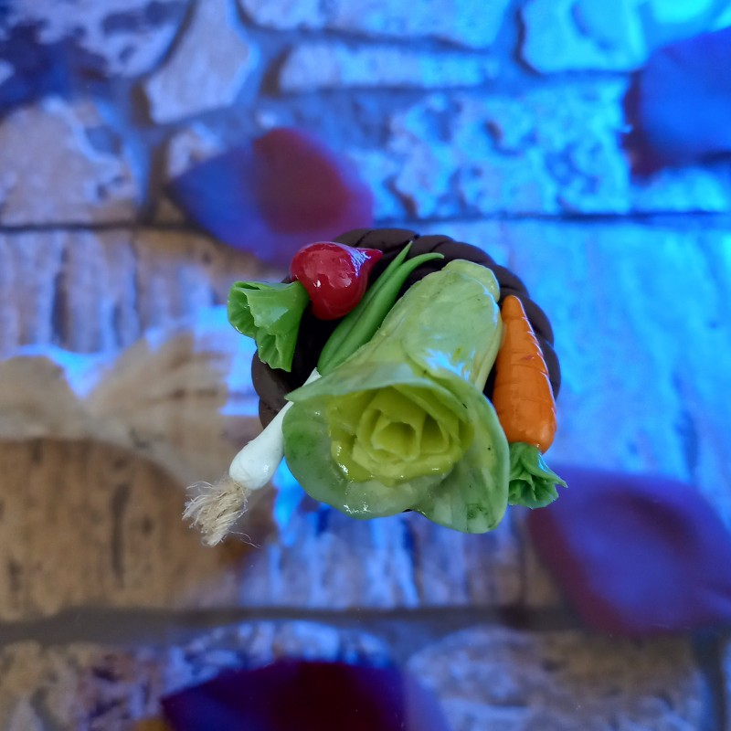 مگنت سبد سبزیجات دستساز خمیر ایتالیایی کیلر خورده پشت کار آهن ربا نصب شده