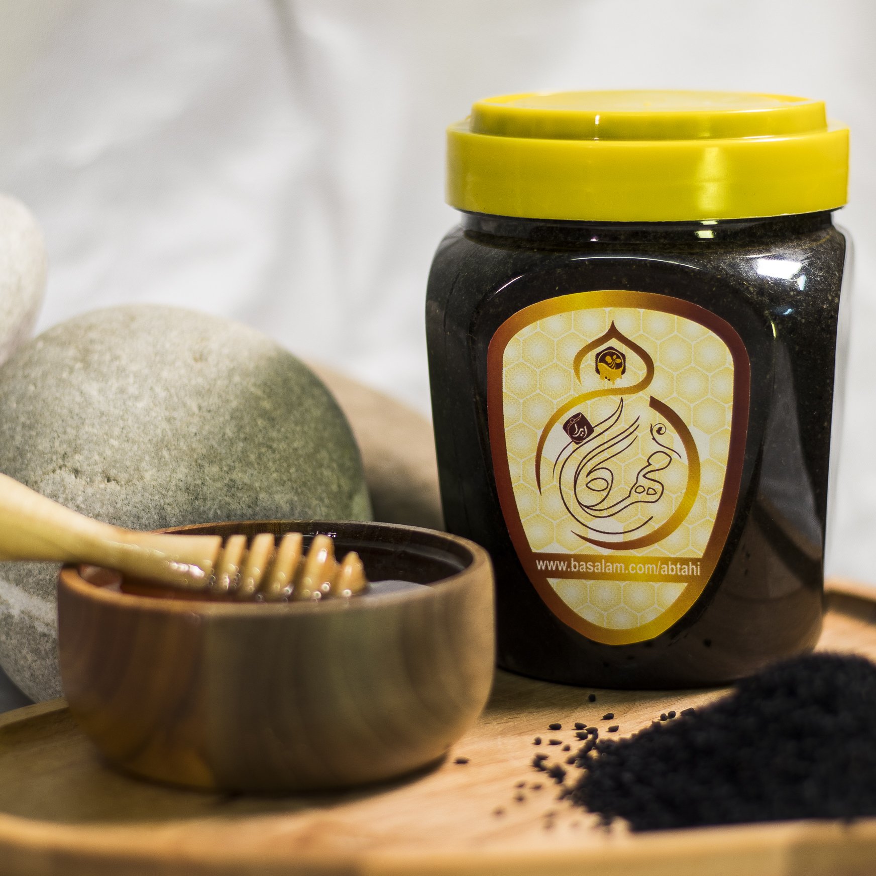 دو سین عسل آویشن ویژه و سیاه دانه مهرگان ایران (950 گرم )