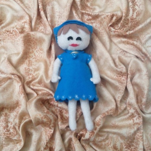 عروسک دختر نمدی