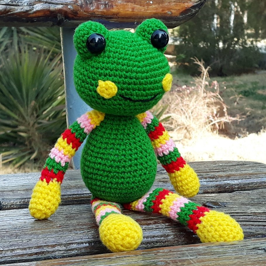 عروسک بافتنی قورباغه رنگی