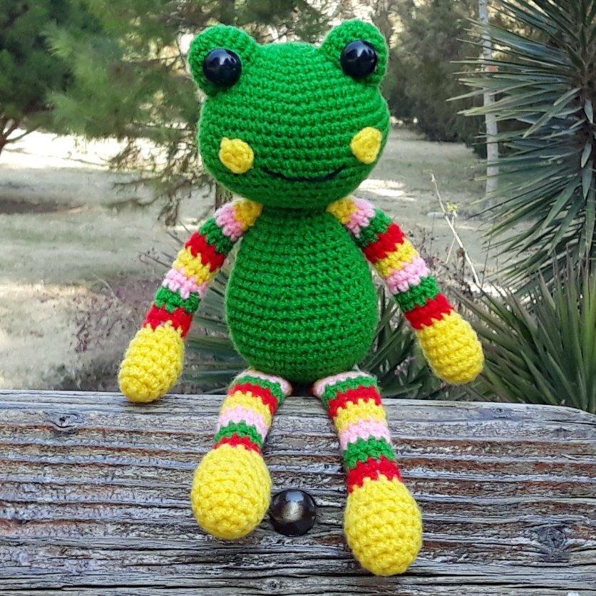 عروسک بافتنی قورباغه رنگی