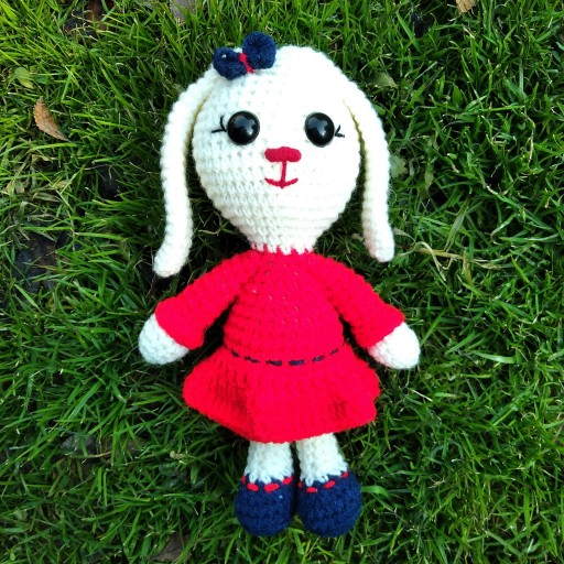 عروسک بافتنی خرگوش دختر قرمز