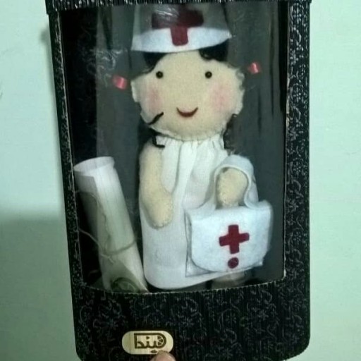 عروسک خانم پرستار