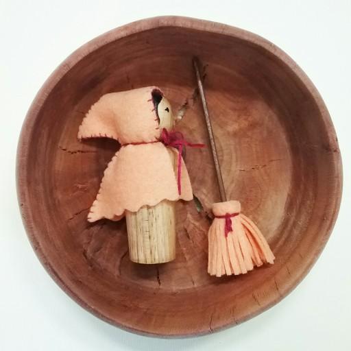 عروسکی چوبی دست‌ساز طرح جادوگر نارنجی