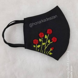 ماسک گلدوزی باغچه قرمز