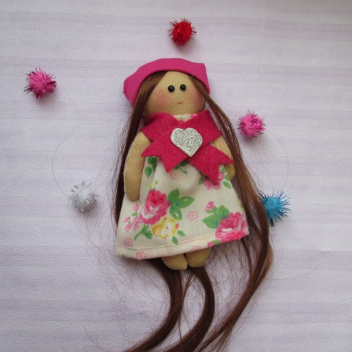 عروسک زیبا با دامن گل گلی کد 10