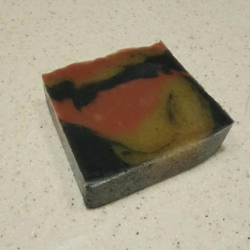 صابون دست ساز ذغال، زردچوبه و خاک رس نارون