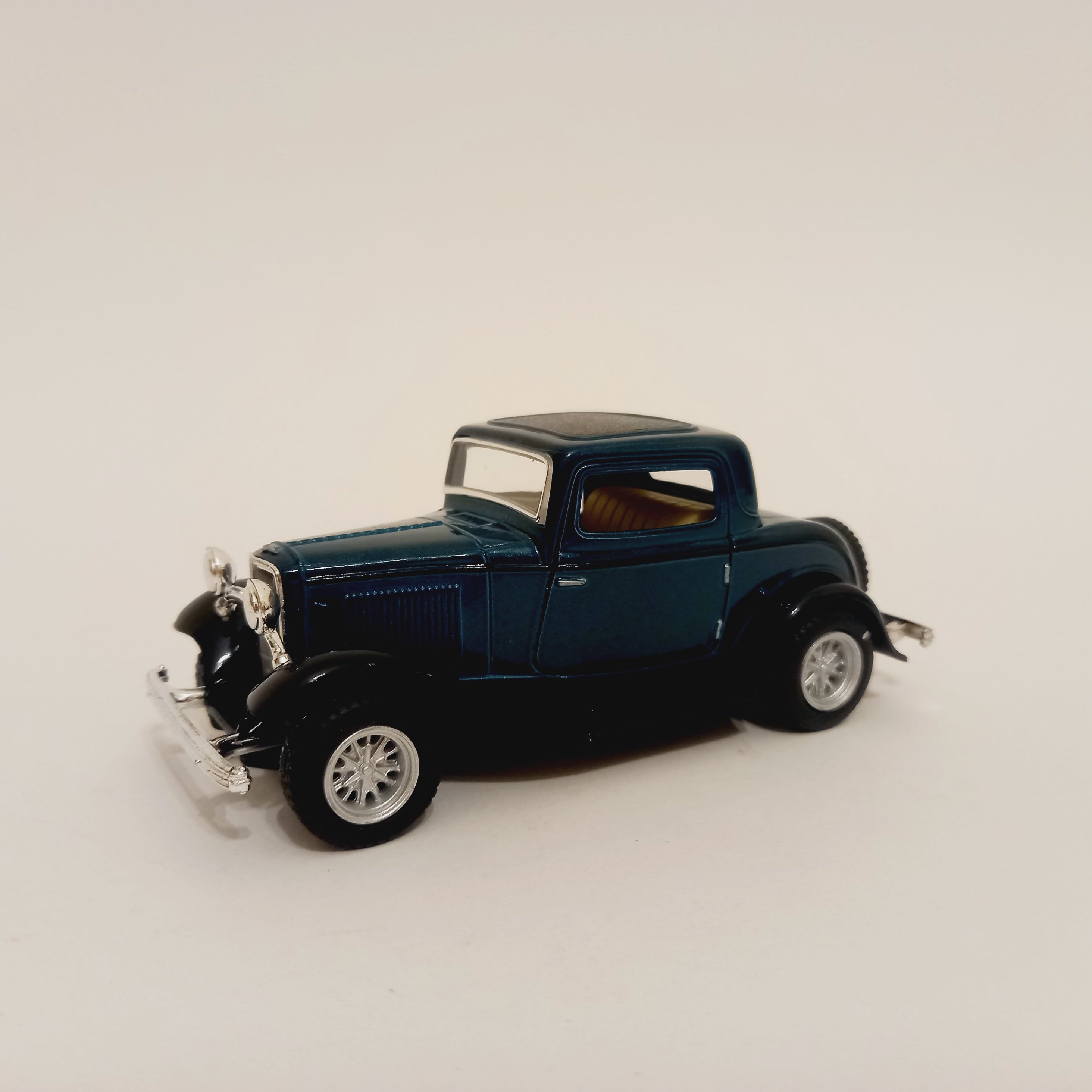 ماکت ماشین Ford 1932 کلاسیک برند Kinsmart مقیاس 1:40 طول 12 سانتی متر در 4 رنگ با کیفیت و جذاب 