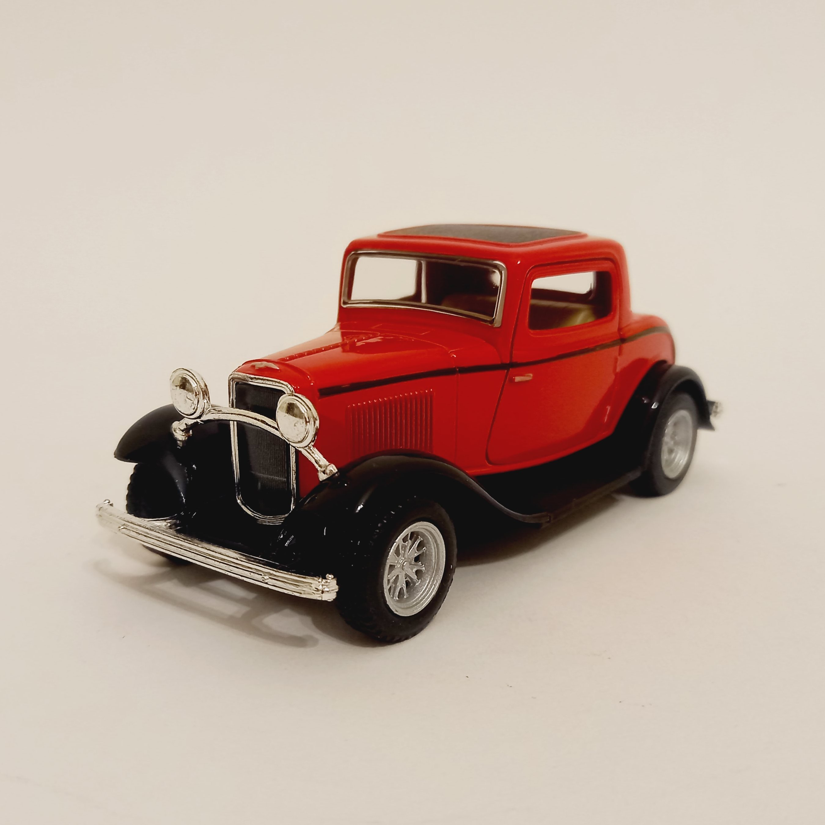 ماکت ماشین Ford 1932 کلاسیک برند Kinsmart مقیاس 1:40 طول 12 سانتی متر در 4 رنگ با کیفیت و جذاب 