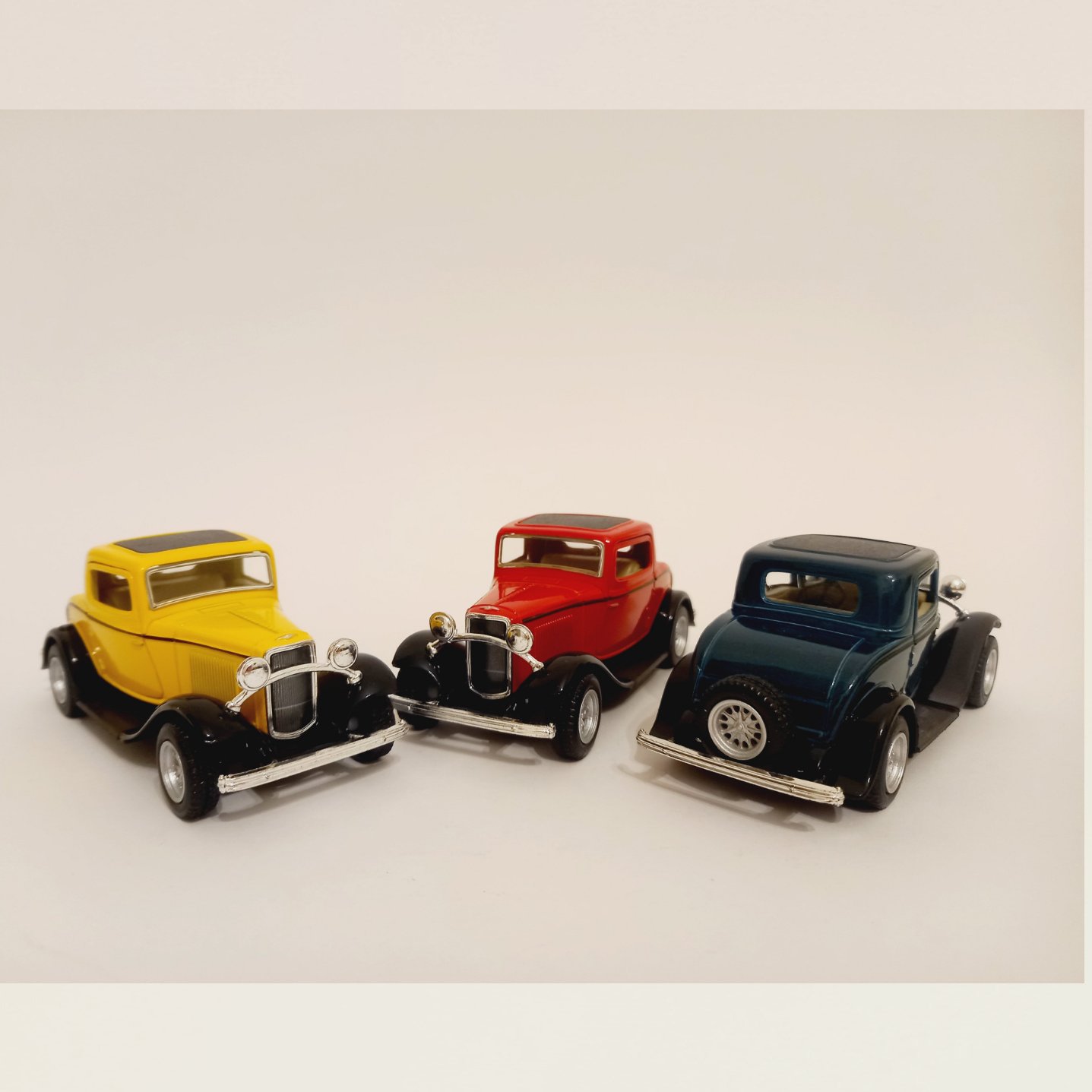 ماکت ماشین Ford 1932 کلاسیک برند Kinsmart مقیاس 1:40 طول 12 سانتی متر در 4 رنگ با کیفیت و جذاب 