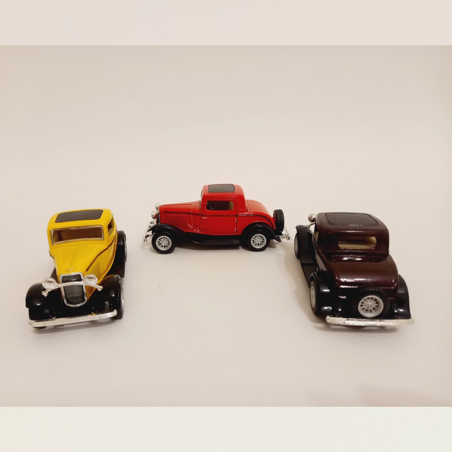 ماکت ماشین Ford 1932 کلاسیک برند Kinsmart مقیاس 1:40 طول 12 سانتی متر در 4 رنگ با کیفیت و جذاب 