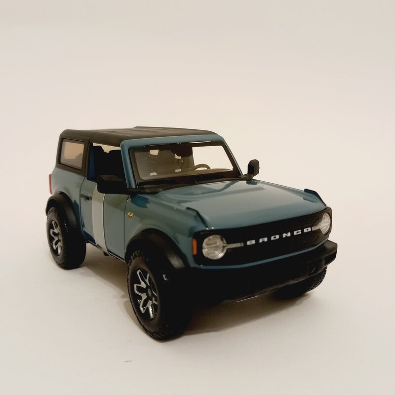 ماکت ماشین مدل Ford Bronco 2021 برند: Maisto مقیاس 1:24 طول 20 سانتی متر