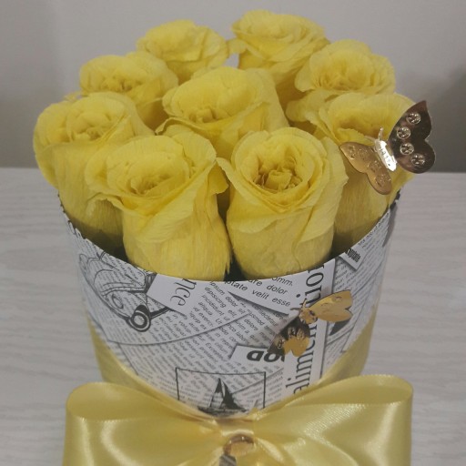 باکس استوانه ای با گلهای کاغذی