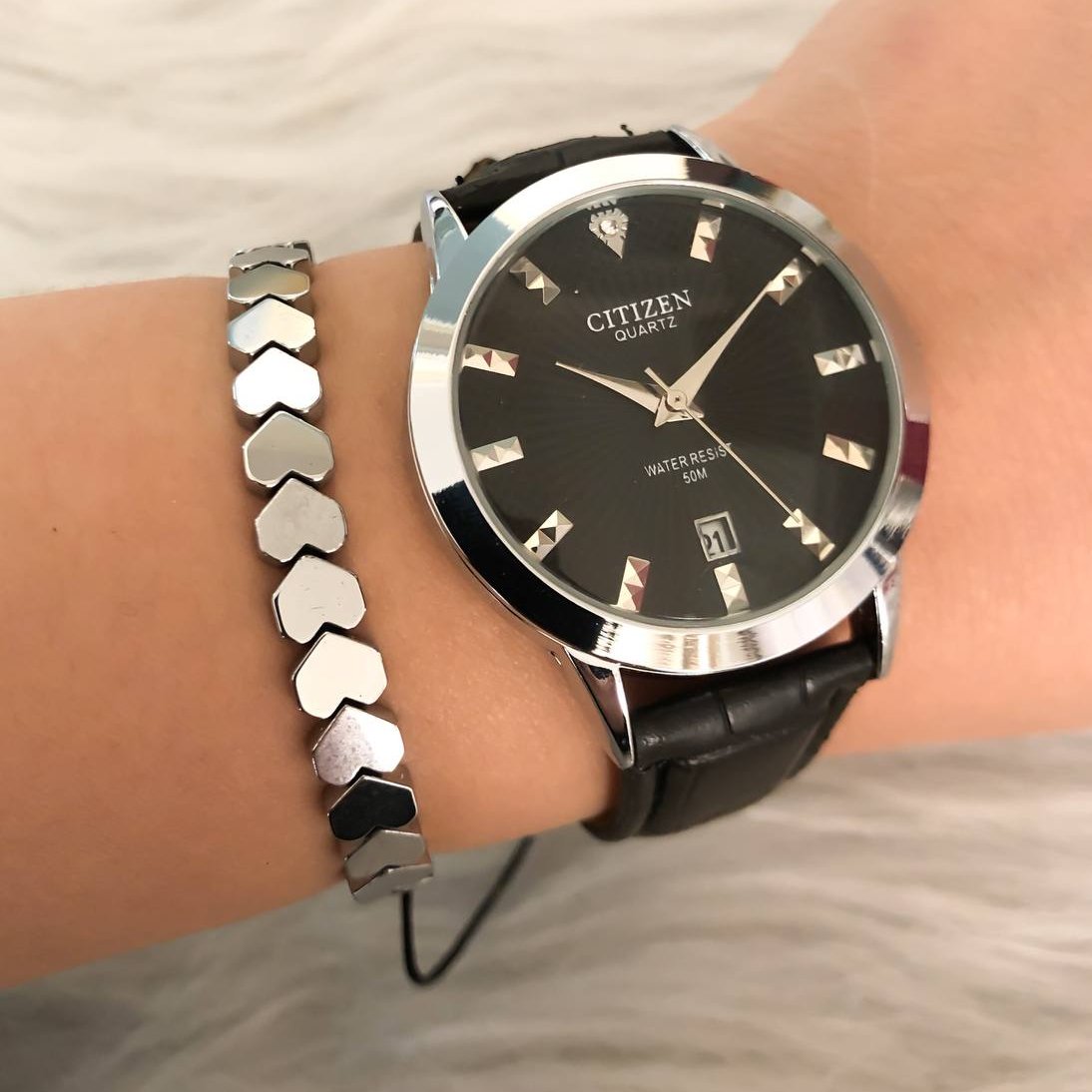 ساعت زنانه بندچرمی بهمراه دیتبند حدید