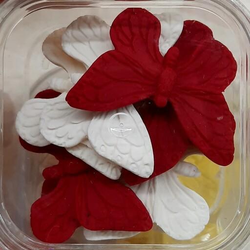 گل فوندانت تزئینی طرح پروانه قرمز و سفید