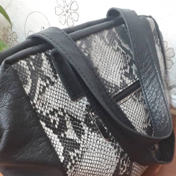 کیف مجلسی زنانه  چرم پوست مار  (چرم طبیعی و کاملا دست دوز)