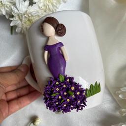 ماگ دختر بهاری با دامنی از گل دستساز با خمیر پلیمری