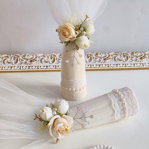 ست قندساب عروس برای سفره عقد یا بله برون، دیزاین شده با گل مصنوعی شیری و کریستالهای درخشان