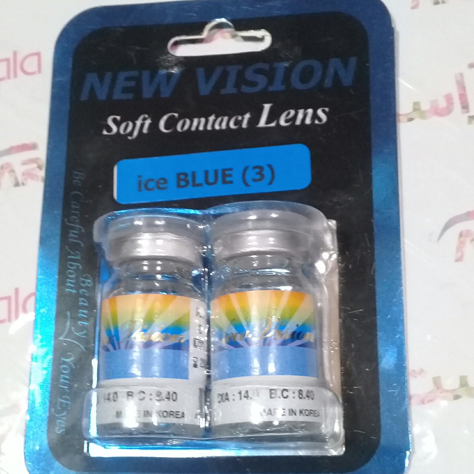 لنز چشم سالیانه آبی یخی3(ice BLUE3 )ساخت کره بامجوز بهداشت واستاندارداروپا CE هدیه پک کامل شامل(لنز وجالنزی ومایع لنز) 