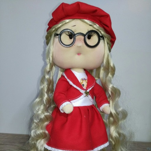 عروسک دختر عینکی