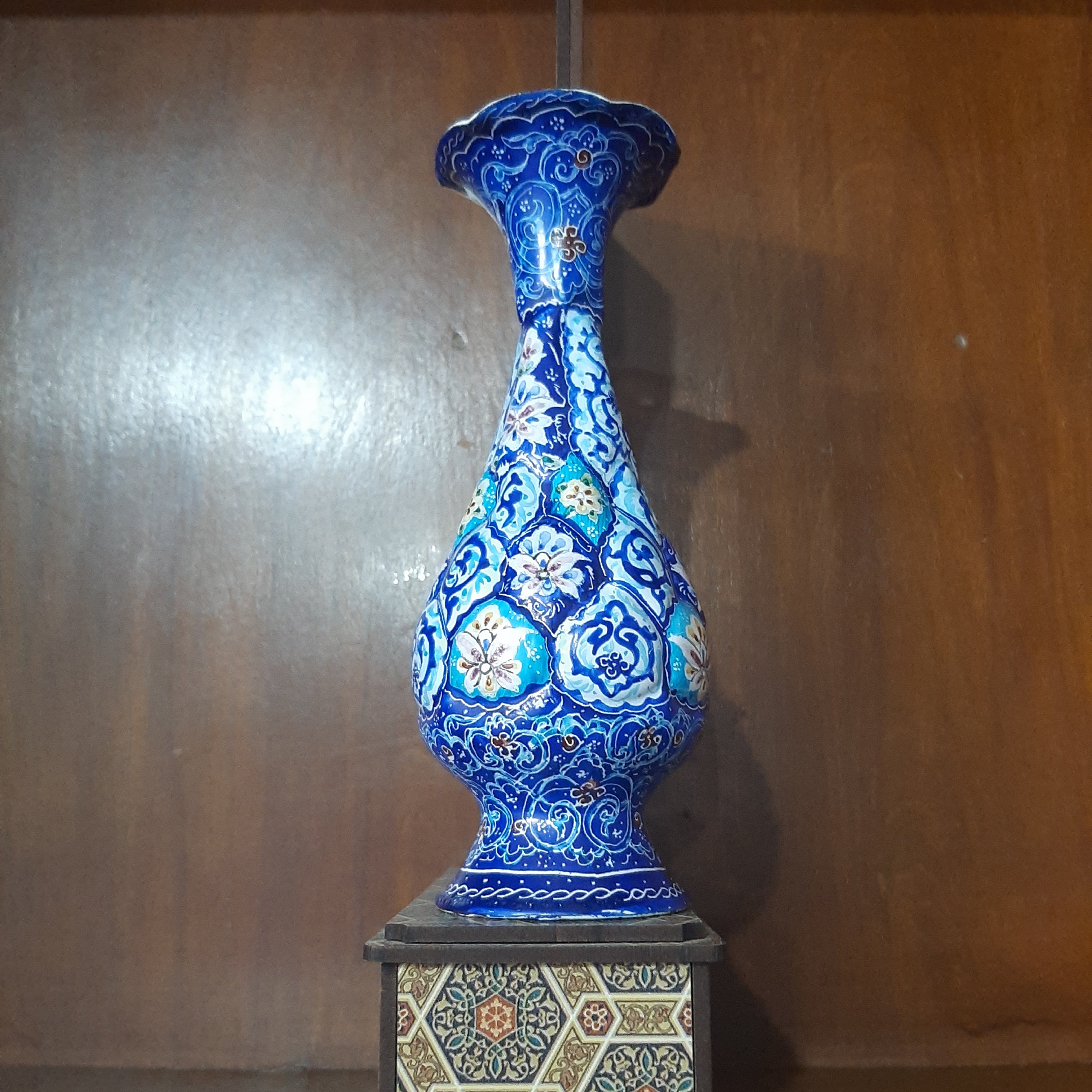 تندیس گلدان میناکاری طرح اسلیمی پرداز