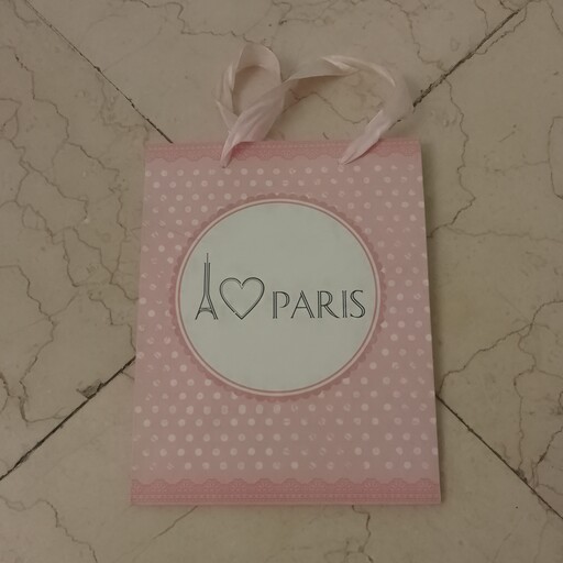 ساک کادویی پاکت کادویی صورتی پاریس ابعاد 23 در 18  ساک هدیه مقوایی دسته دار کادو
