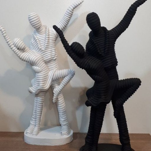 مجسمه مومیایی رقص در دو رنگ هر کدام