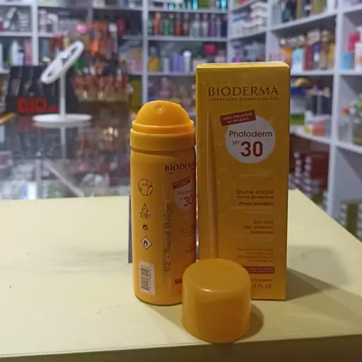 ضد آفتاب اسپری دار بیو درما با spf30 دارای رنگ بژ متوسط