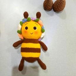 عروسک زنبور عسل با بافتی تمیز  و با رنگ دلخواه شما حدود 23 سانت 
