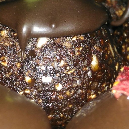 ترافل(شکلات دست ساز رژیمی)رژیمی خرمایی شکلاتی بدون شکر بدون کره بدون روغن