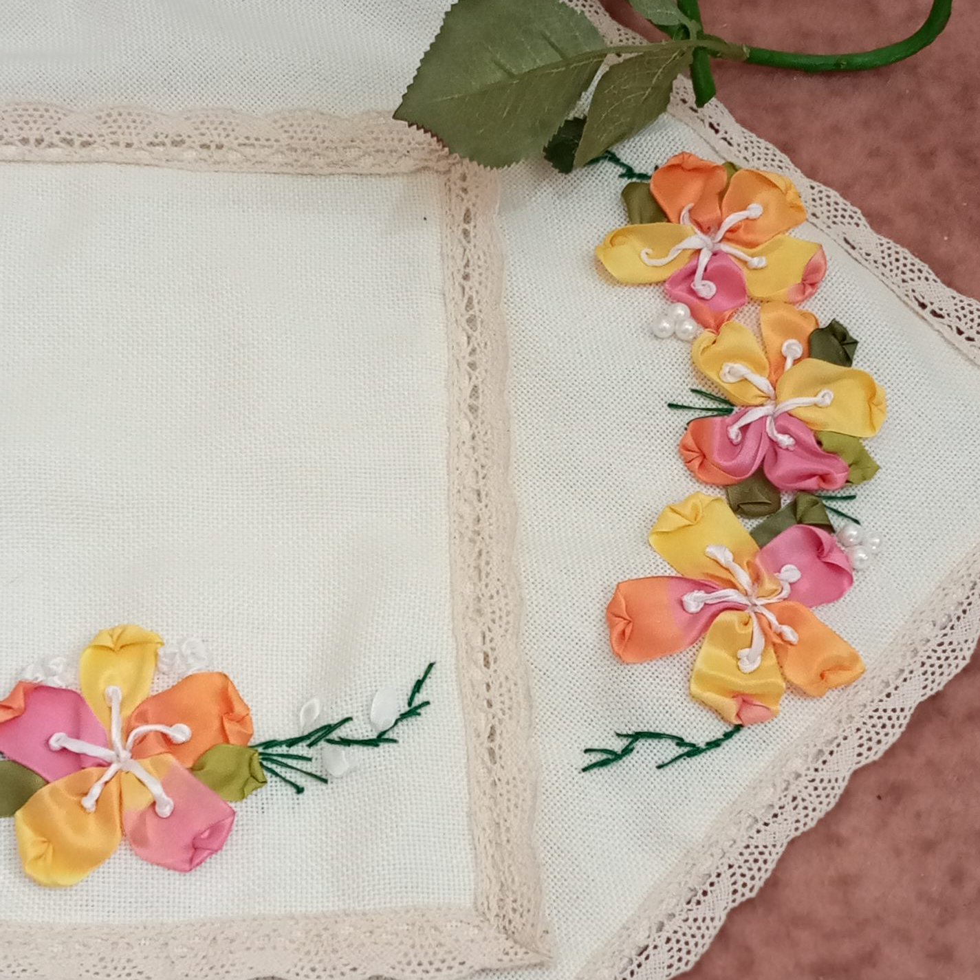 جانماز دستساز روباندوزی شده عروس