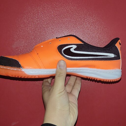 کفش سالنی فوتسال نایک ارسال رایگان فقط  41تا45 در سه رنگ فسفری مشکی نارنجی