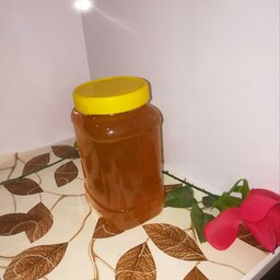 عسل کاملآ طبیعی در وزن دو کیلو کاملا طبیعی 