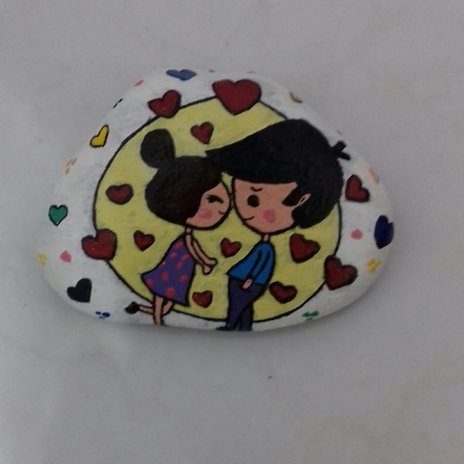نقاشی فانتزی روی سنگ طرح عاشقانه کد 3