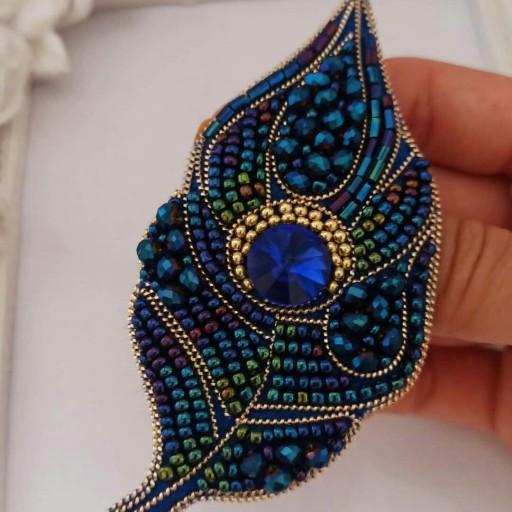 سنجاق سینه جواهردوزی بسیار زیبا پر طاووس