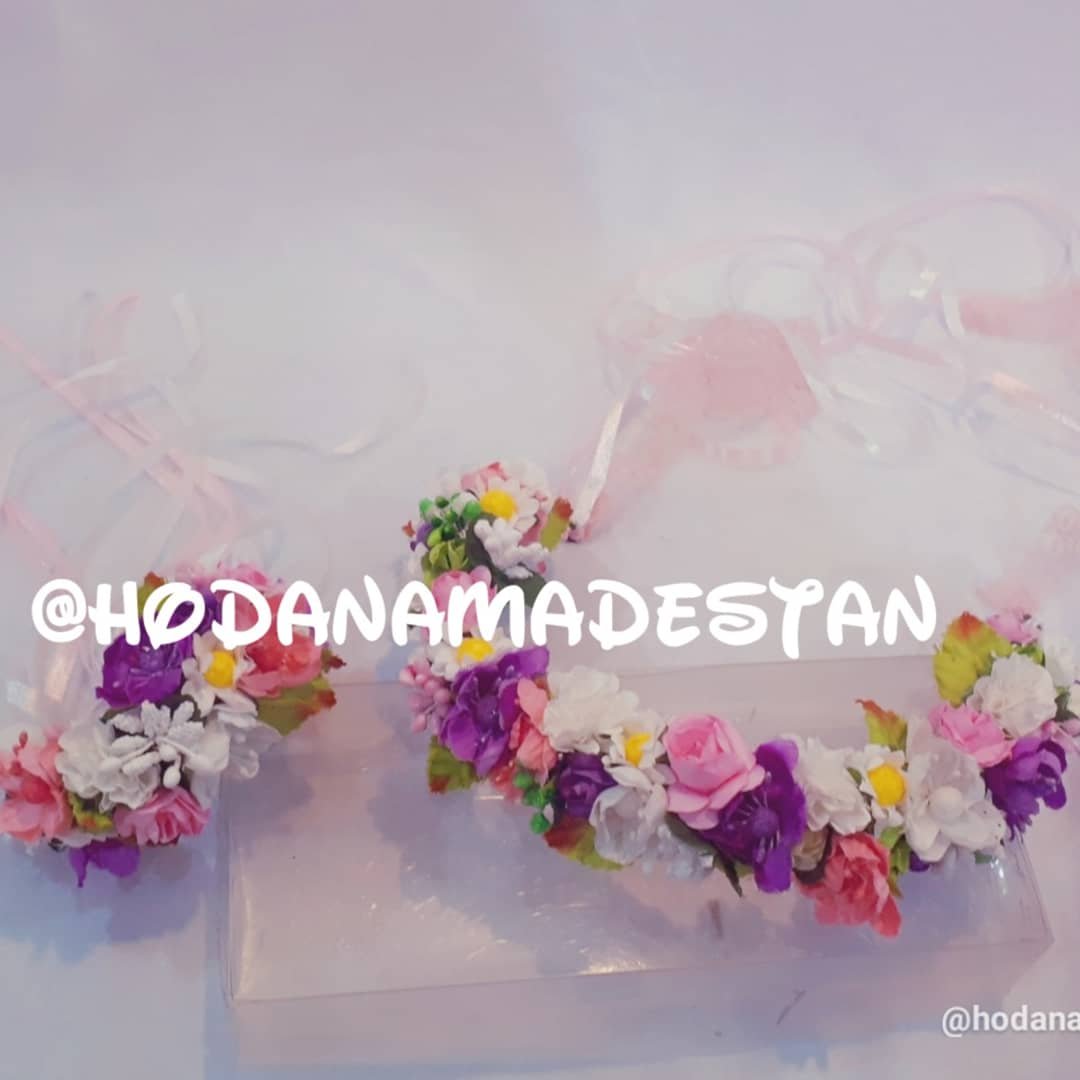 تاج گل و دستبند عقد