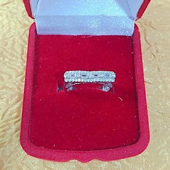 انگشترامرالد نقره زنانه ،عیار 925و آبکاری طلا سفید ضد حساسیت