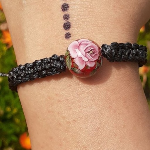 دستبند بافت با مهره گلدار ژاپنی