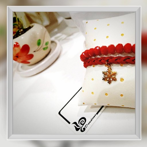دستبند دو ردیفه ترکیب کریستال و بافت  با آویز دونه برفی استیل مناسب برای هدیه دادن